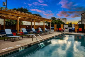 Modern 1BR Retreat Pool 10 Minutes to Austin